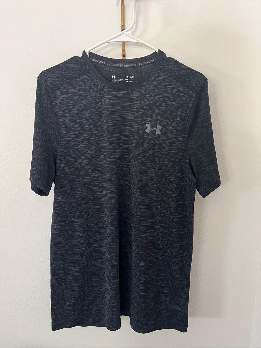 Under Armour men’s Black Heather Short Sleeve Performance Tee- size M